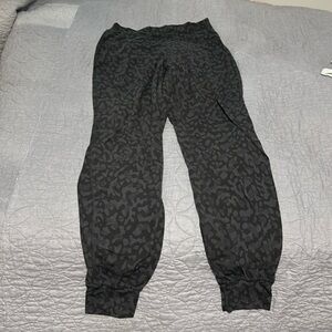 Lululemon align jogger size 6 gray/black print